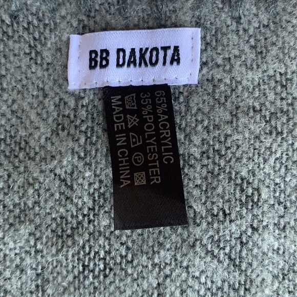 BB Dakota reversible-grey shawl - Picture 6 of 6